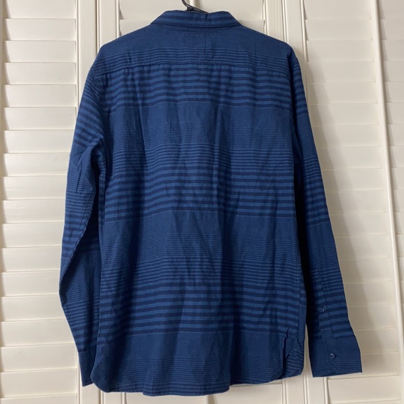 Levi’s Button Up - Picture 5 of 6